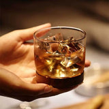 Whiskyglas mit Holzsockel aus schwarzem Walnussholz spiritwhisky